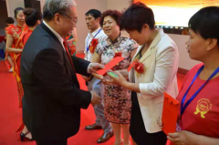 向付出者致敬